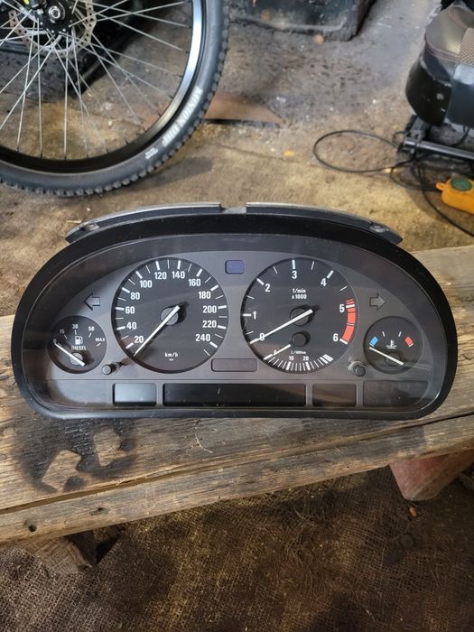 Приборна панель дизельна  BMW E38 E39 E53  до рестайл