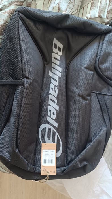 Vendo mochila Bullpadel nova