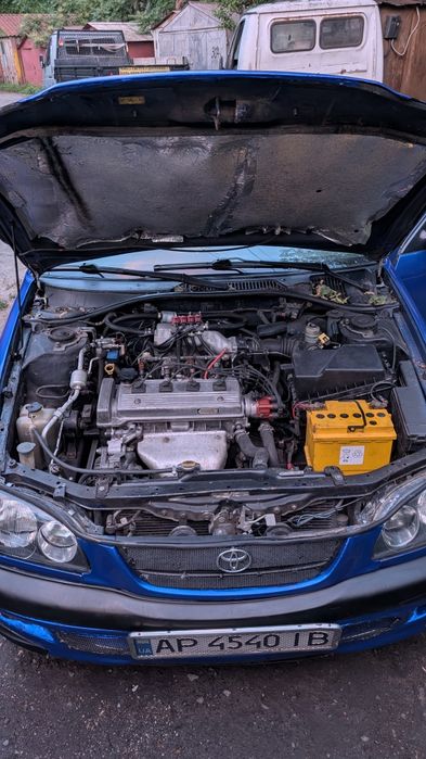 Тойота Авенсис т22 1.6 газ/бензин