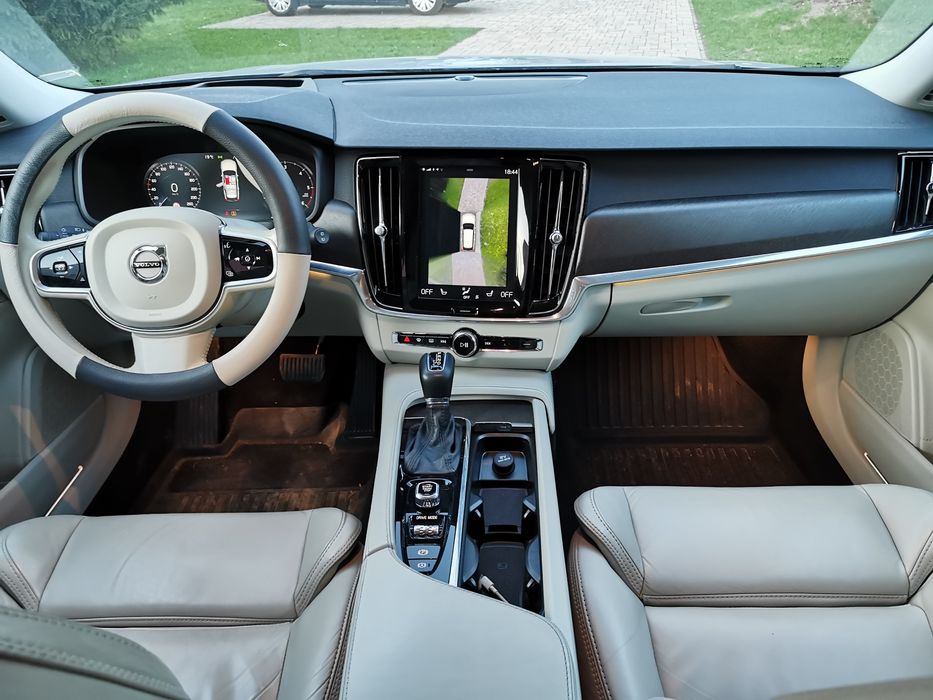Volvo v90 cross country