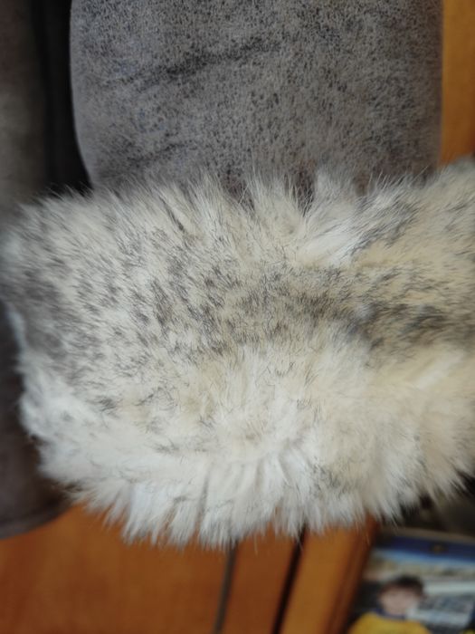 Штучна дублянка сірого кольору