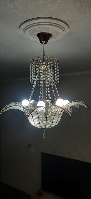 Продам хрустальную красивую люстру