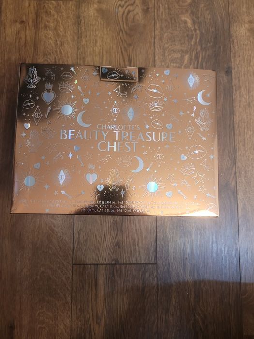 Kuferek świąteczny Charlotte Tibury