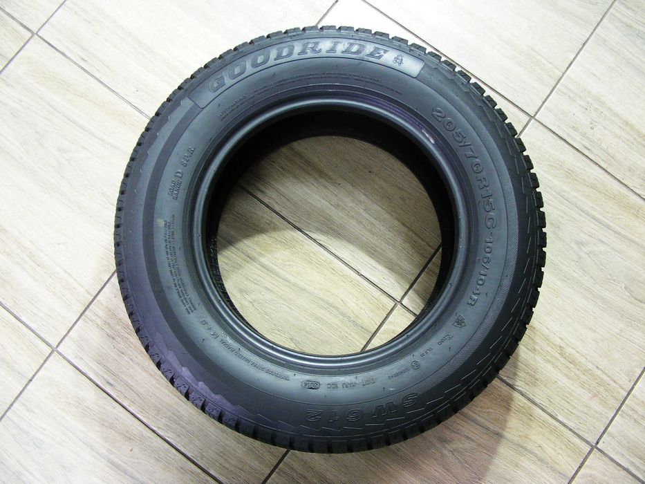 Зимова гума 205/70/15С -2 шт.Goodride SW612 .