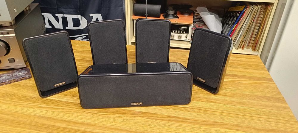 Акустика  yamaha ns-b20 (4шт)+центр  yamaha ns-c20