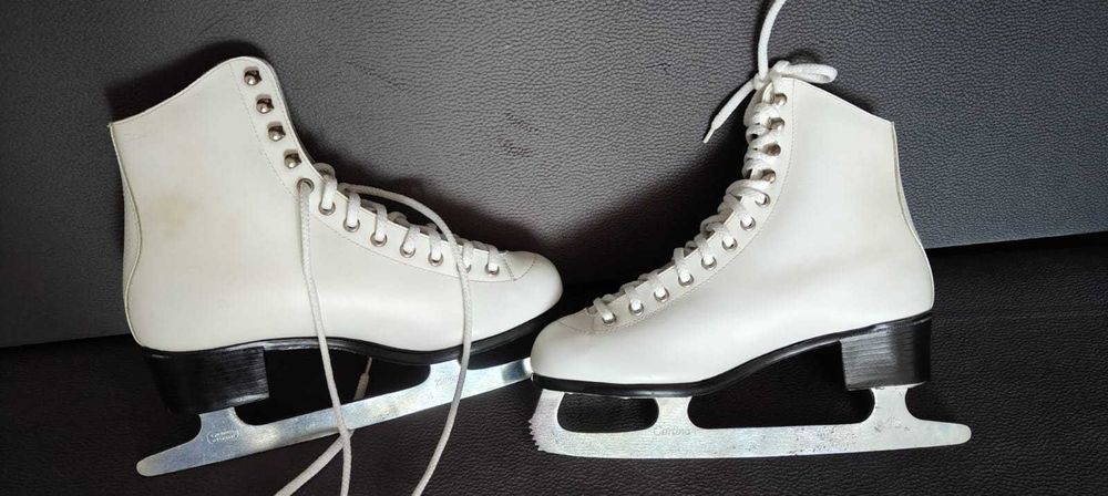 Łyżwy figurowe klasyczne, ocieplone stan bardzo dobry