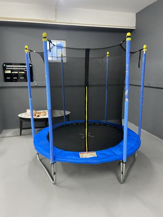 Aluguer trampolim insulflavel pipoca e algodão doce