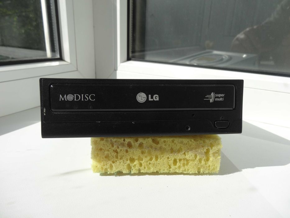 Оптический привод LG DVD+/-RW SATA Black PRODUCT TO EC 60825-1