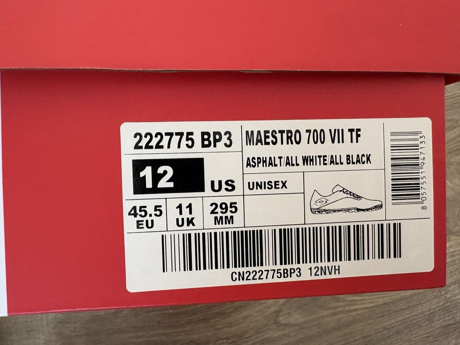 Сороконіжки чоловічі Lotto MAESTRO 700 VII TF, розмір 45,5