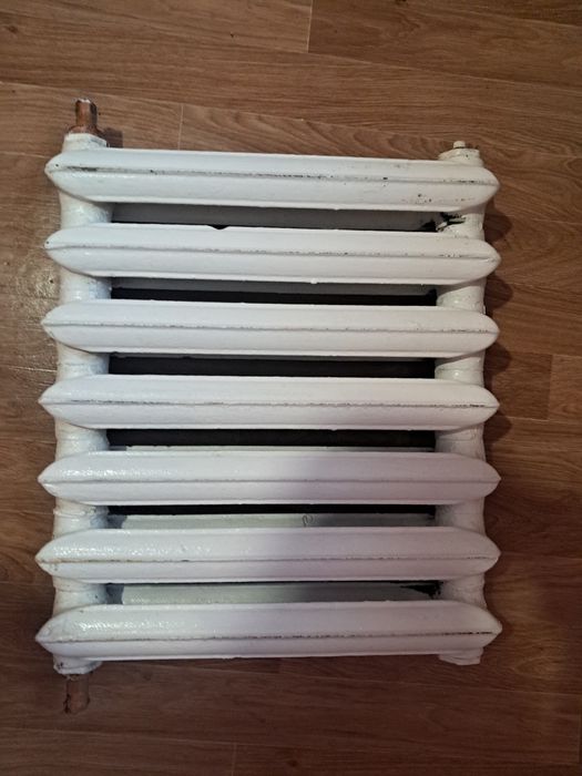 Батарея опалення  чугун