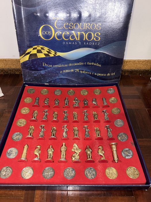 Conjunto Xadrez e Damas 'Tesouros do Oceano' com Tabuleiro de Azulejo  Charneca De Caparica E Sobreda • OLX Portugal