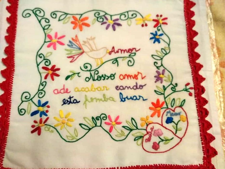 Lenços Dos Namorados Em Linho Bordados À Mão