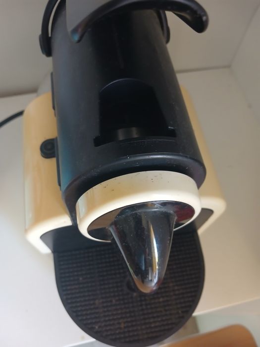 máquina de café de cápsulas Nespresso DeLonghi Essenza