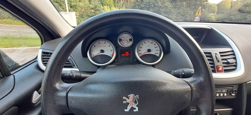 PEUGEOT  207   1.4 benzyna