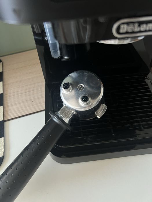 Ekspres kolbowy DeLonghi 230.BK