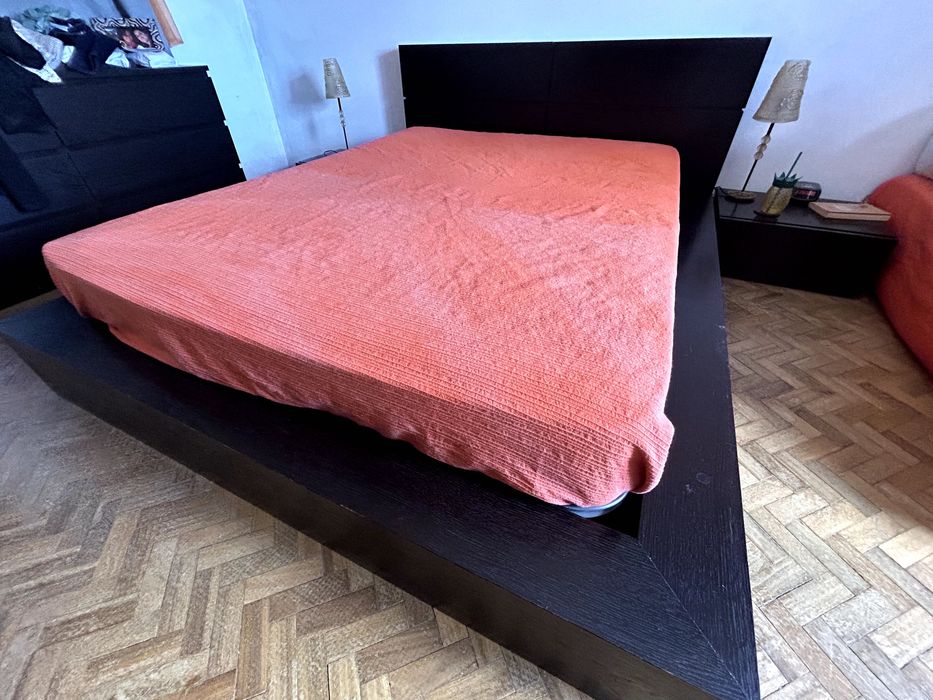 Cama Casal, colchão e duas mesas cabeceira