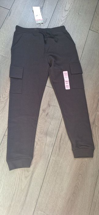 2 pary nowe joggery spodnie chłopięce cargo 134 140
