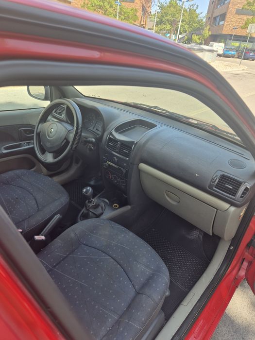 Renault Clio — fotografia 4