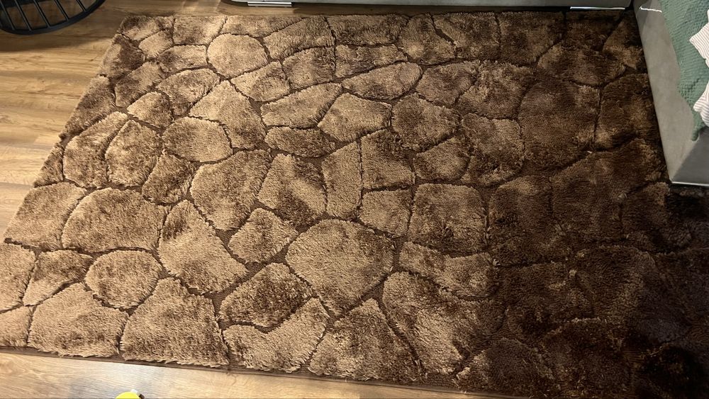 Vendo carpete (cor castanho) em otimo estado. Usada pouxas vezes