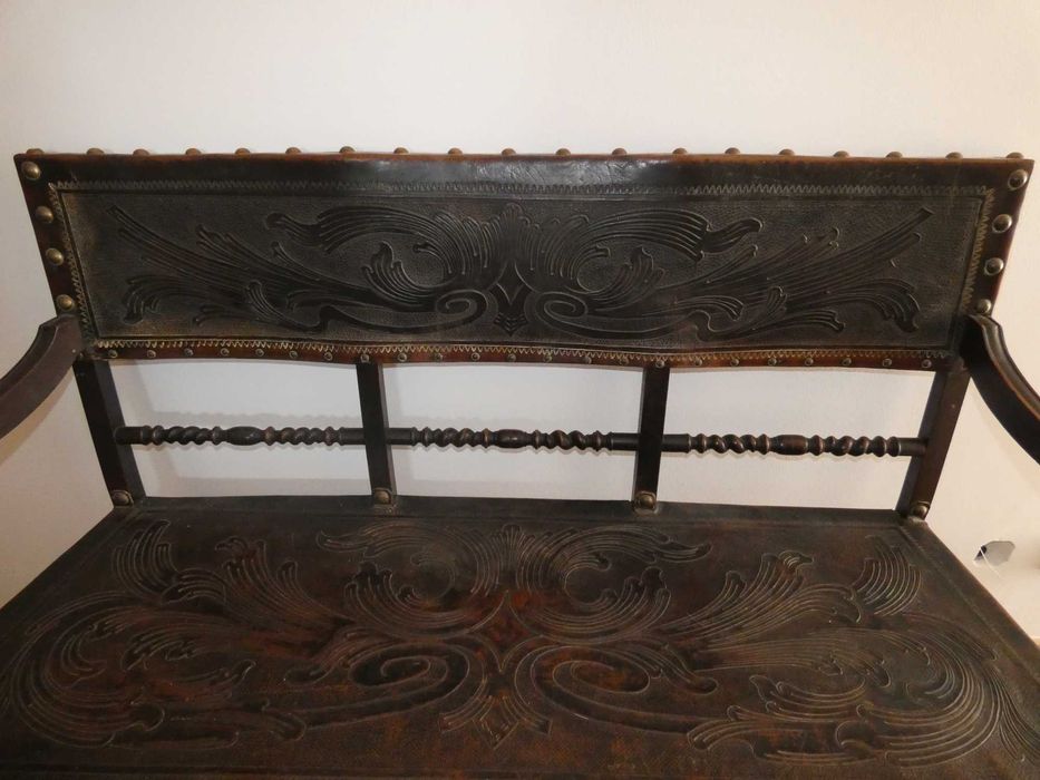 Banco Antigo Estilo Manuelino