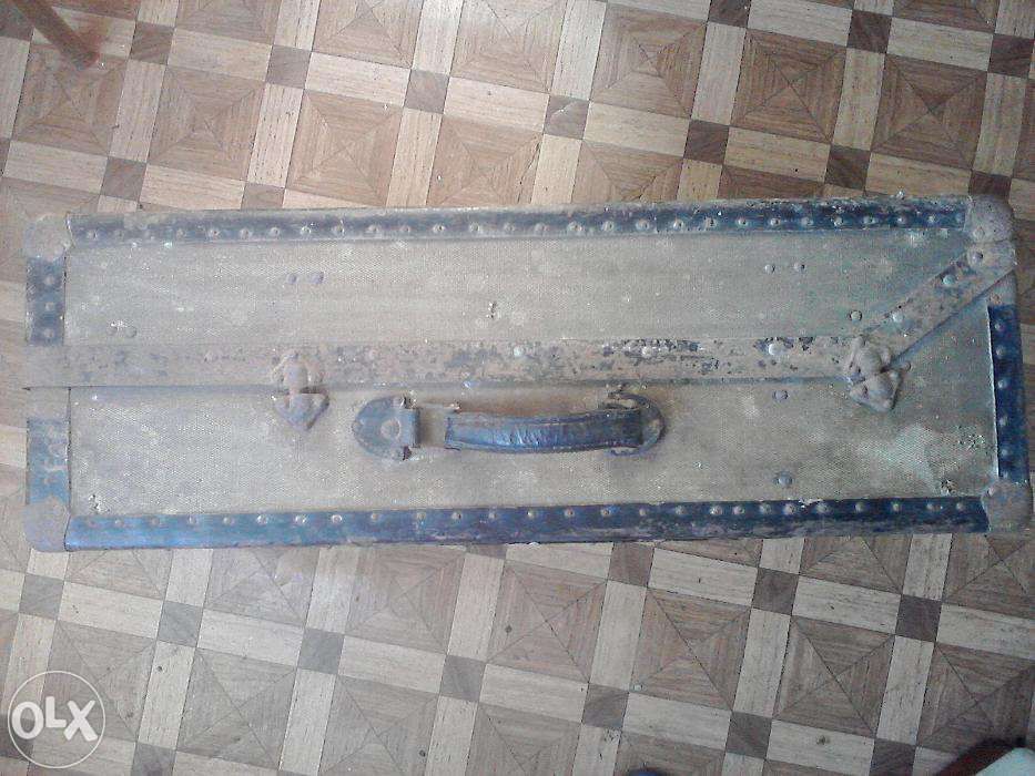 Чемодан старинный