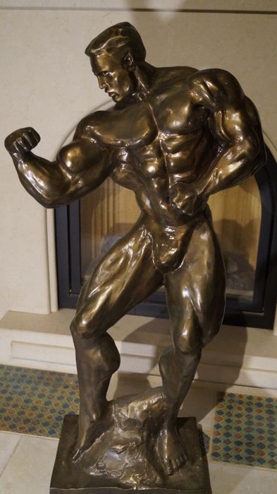 Kulturysta figura h115cm dla miłośników sportu