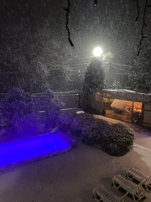 Сучасна еко- садиба з басейном чан баня