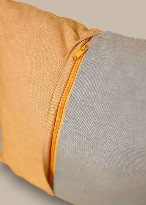 Almofada decorativa Moira, inspirada no por do sol, laranja e azul