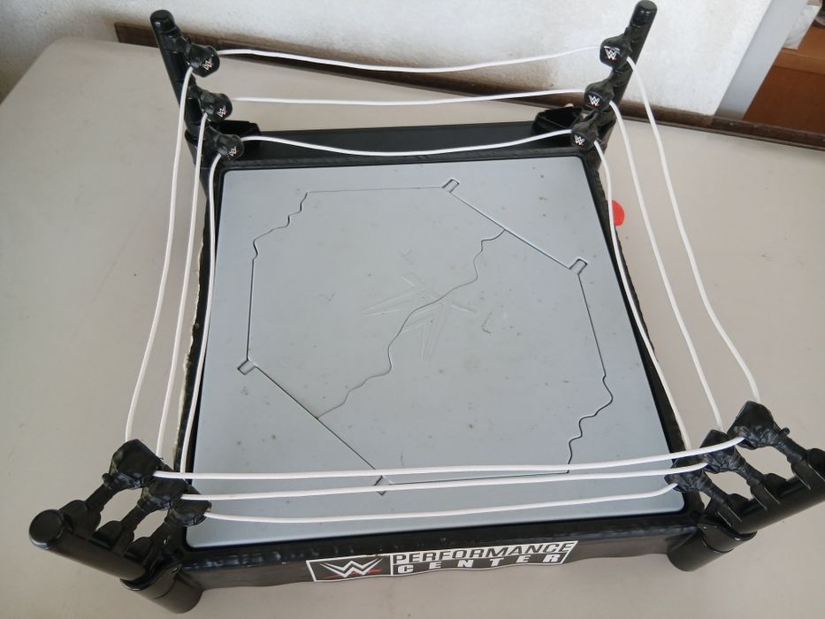 WWE lote ring e 2 bonecos