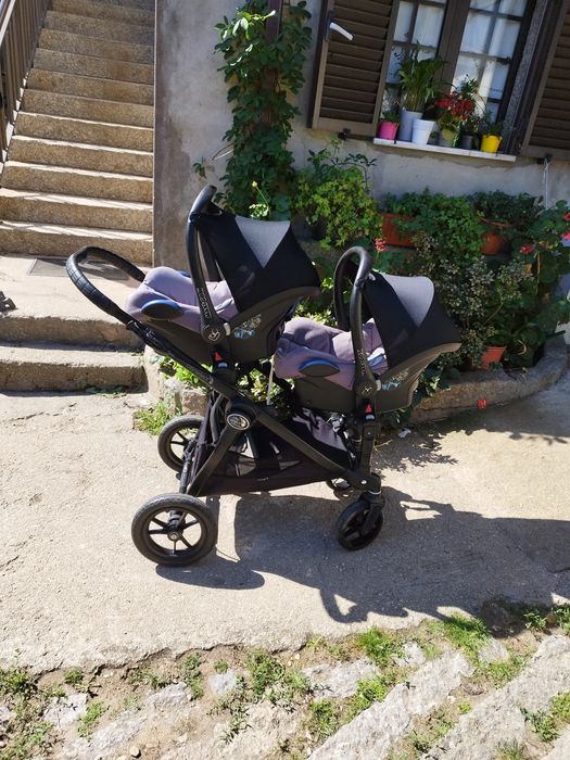 Carrinho de bebé para gêmeos
