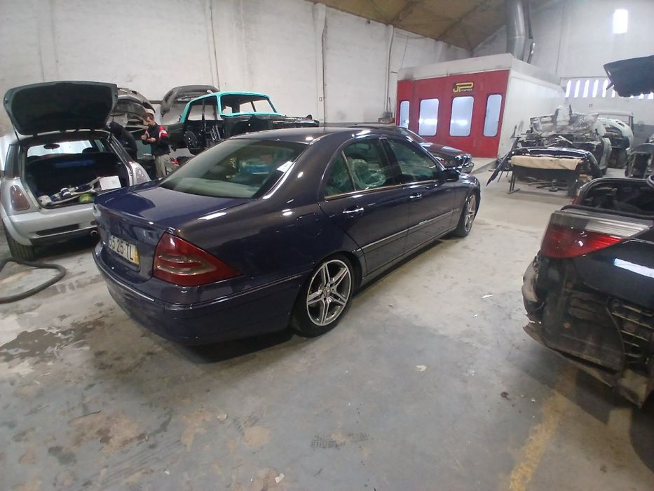 Mercedes-Benz c220cdi elegance com 258mil com livro de revisões
