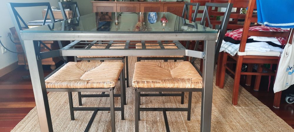 Mesa + 4 cadeiras