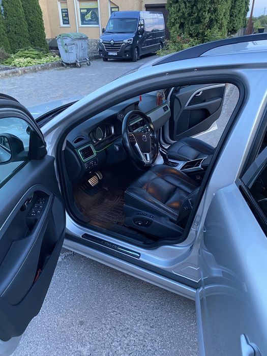 Volvo V70 надійний та комфортиний танк для подорожі