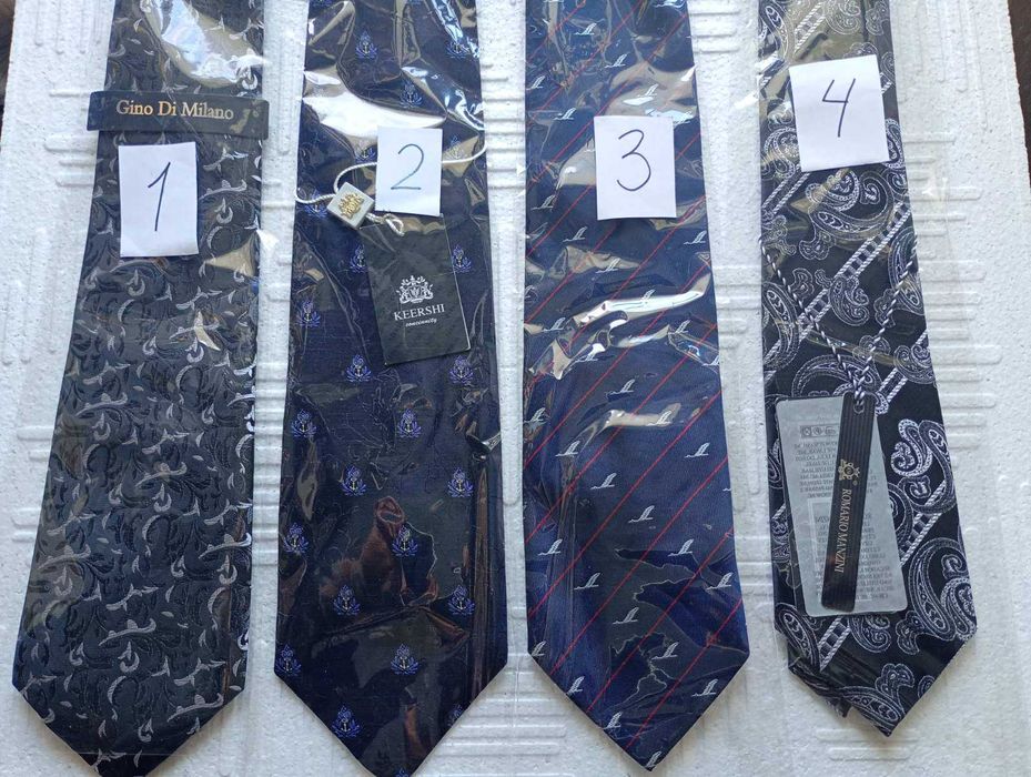 11 краваток шовкових чорного, чорно-синього, синього кольорів