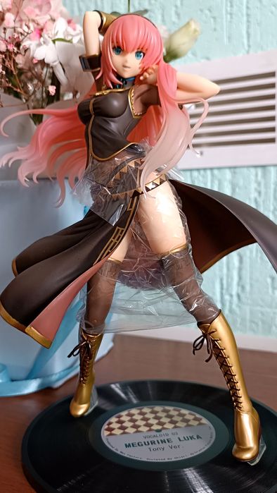 Megurine Luka Tony ver / vocaloid / аніме фігурка  / вокалоїд