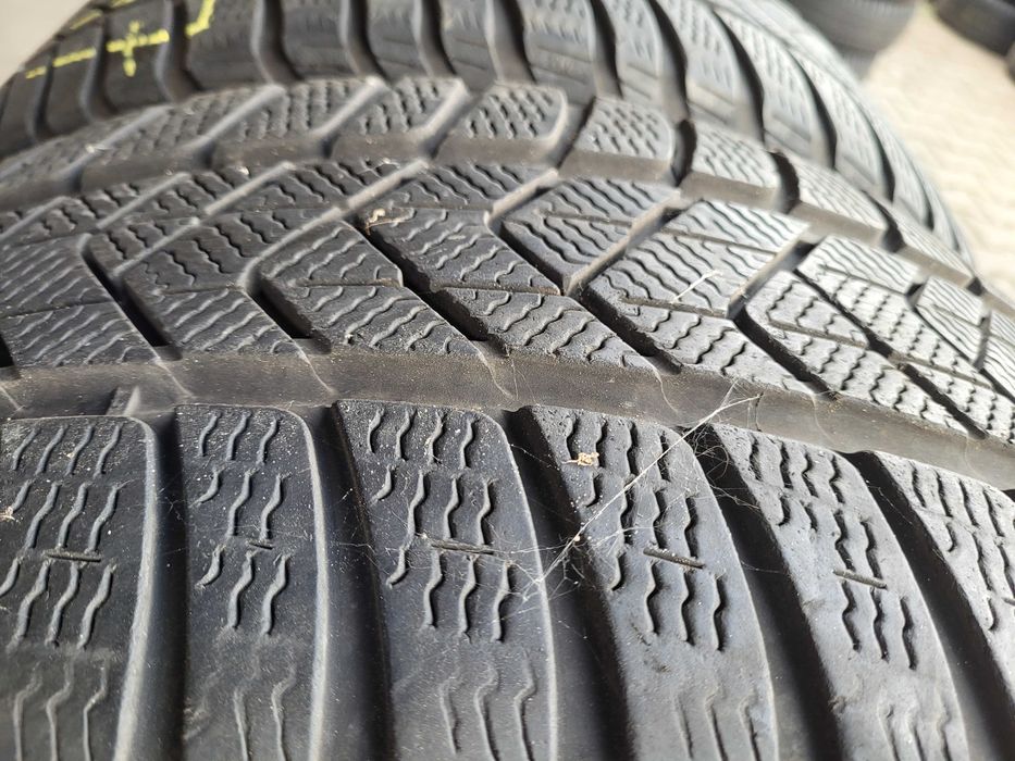 opony 2 sztuki Pirelli 235 / 35 20