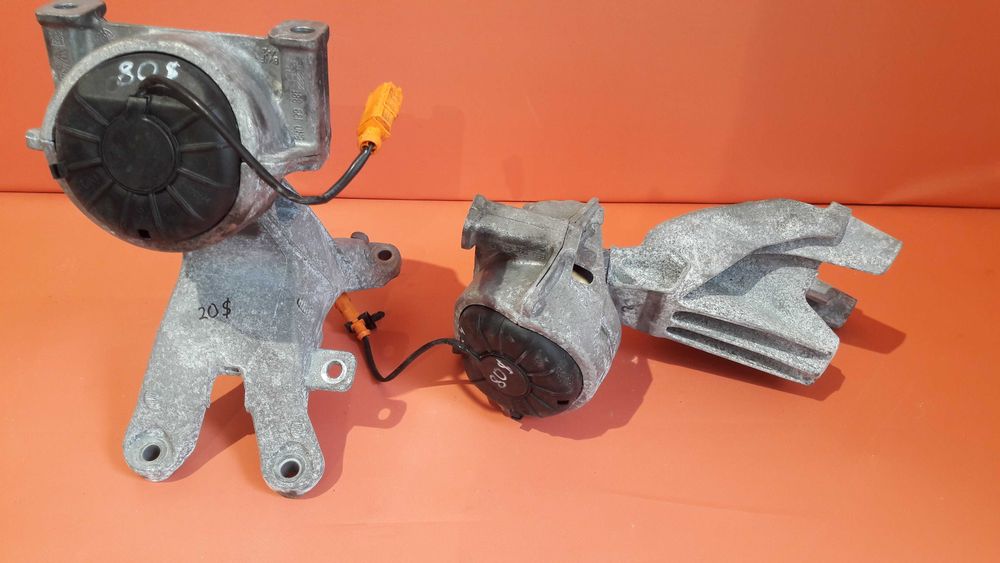 Подушка двигуна мотора 8R0199381 Кронштейн 8K0199308 Audi Q5 ку5