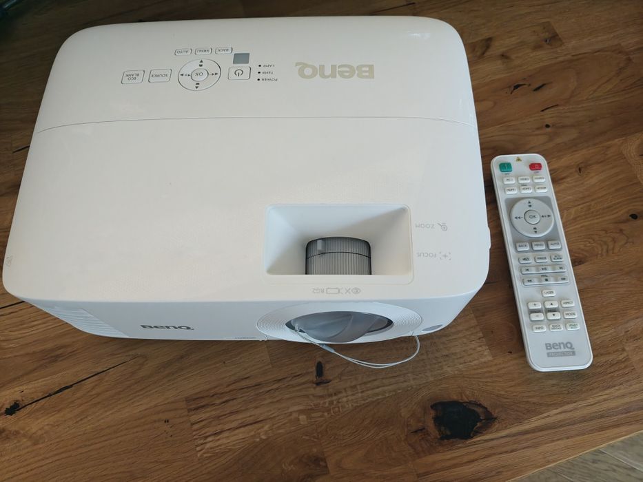 Projektor DLP BenQ MH733 biały + torba + kabel hdmi