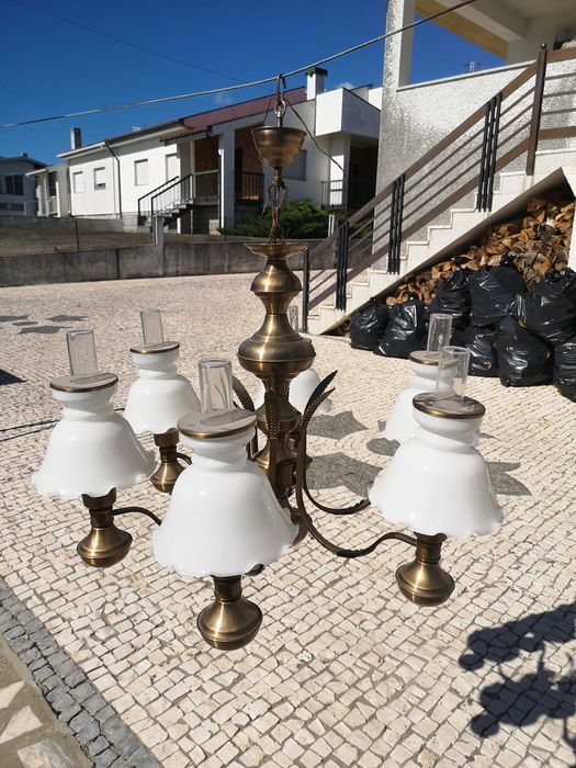 Candeeiro clássico para sala.