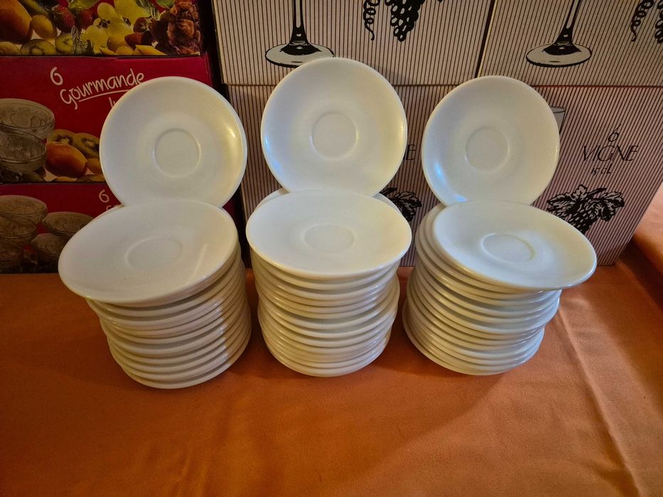 Pratos de Porcelana - Jantar, Sopa e Sobremesa - Na compra de 10 pratos ( ofereço 1 prato )