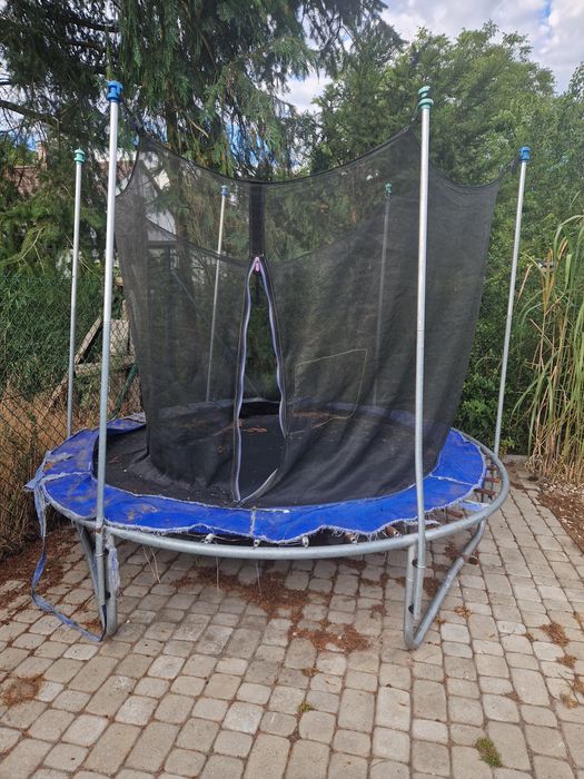 Oddam dużą trampolinę