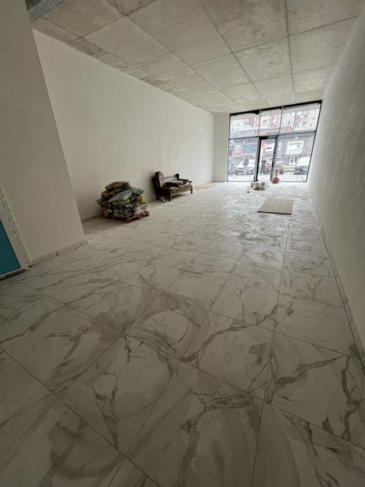 Оренда комерційного приміщення в ТЦ Журавель