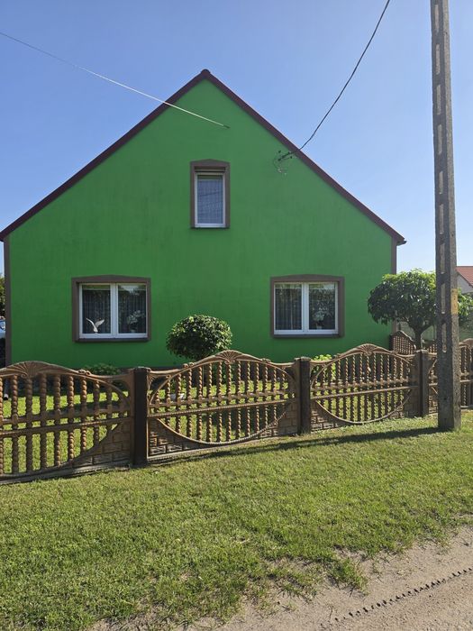 Dom z ogrodem i garażami