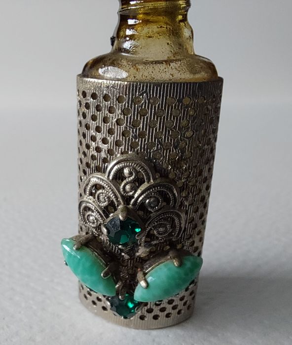 Buteleczka na perfumy retro