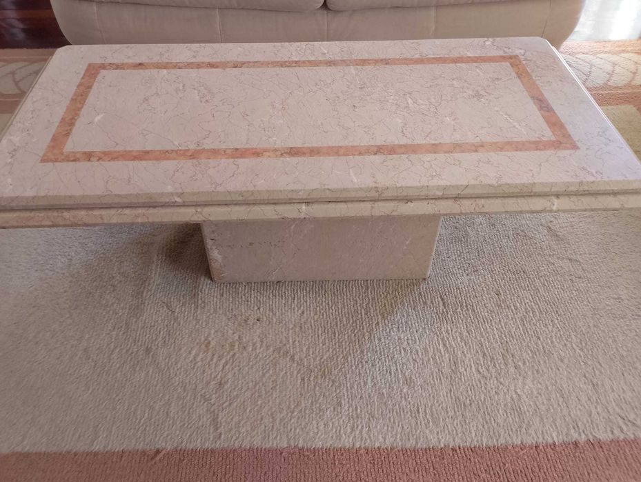 Mesa de Centro em Mármore - Rectangular