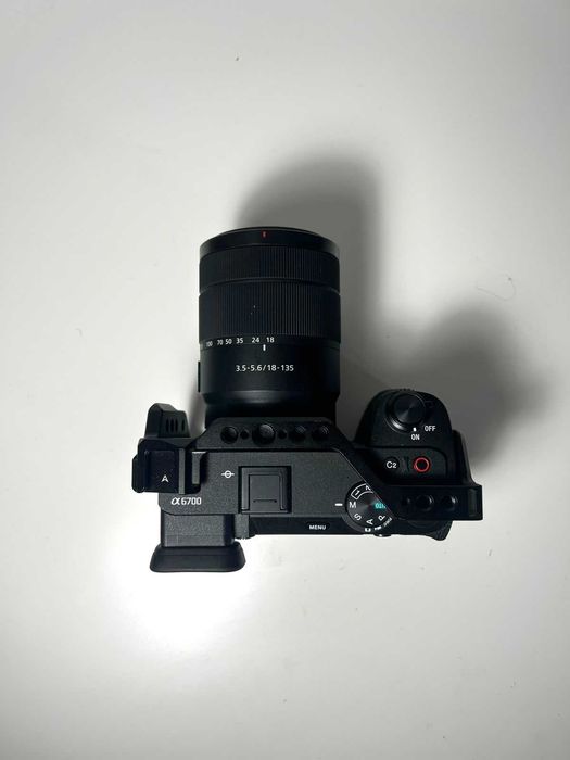 Sony A6700 + 18-135mm + SmallRig Cage