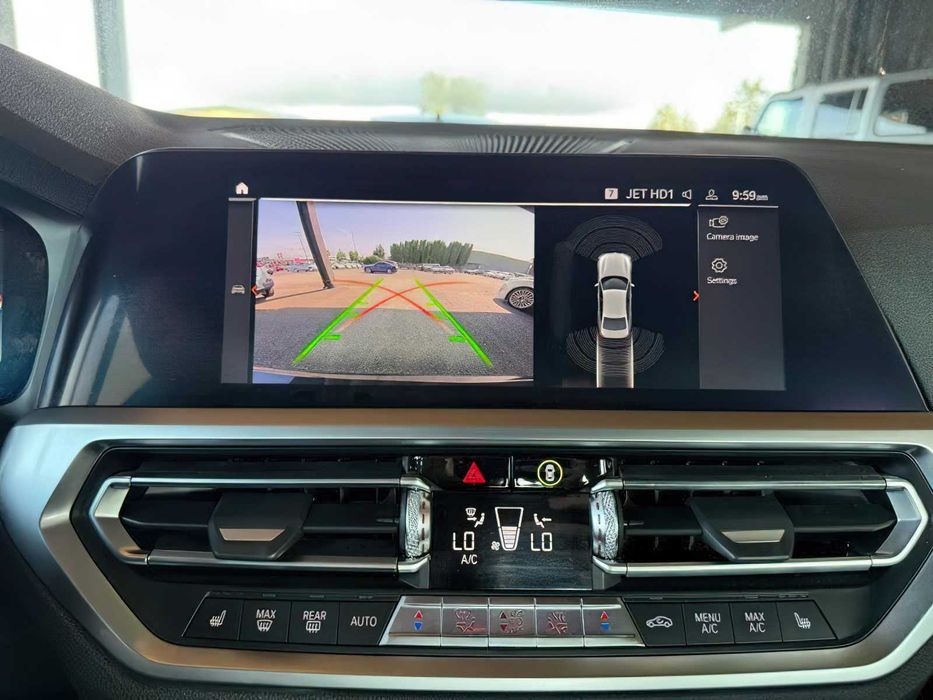 BMW 330xi      2020