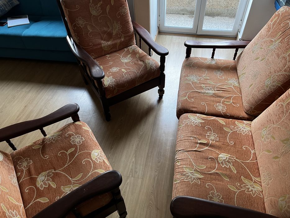 Vendo sofá de madeira
