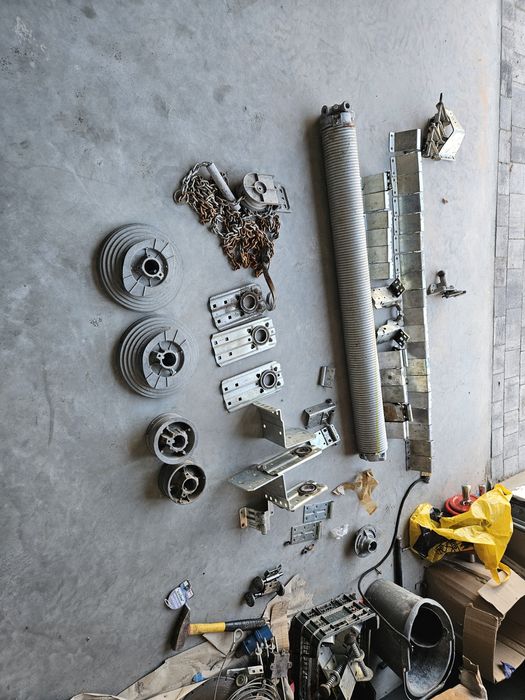 Zawiasy do bramy segmentowej bębny