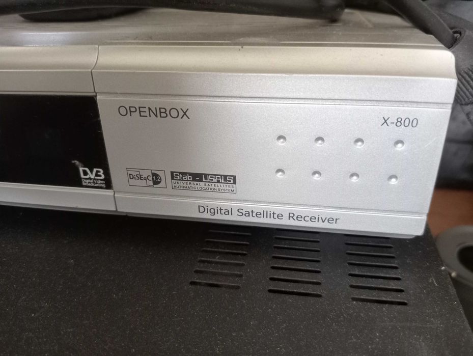 Продам тюнер Openboh , пишущий відеомагнітофон Panasonic,